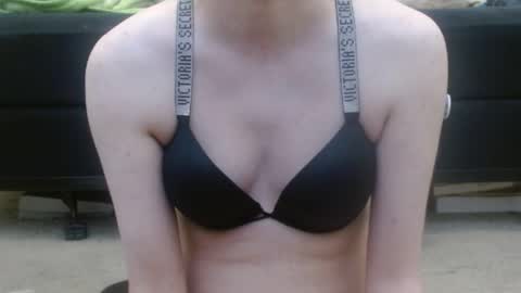 Holly Hawkes online show from 03.08.25