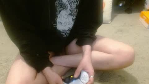 Holly Hawkes online show from 04.17.26