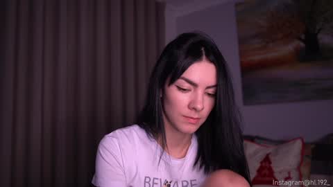 Snapshot of hollylinder_ chatting on 12.11.24 Holly Linder online show from 12.11.24