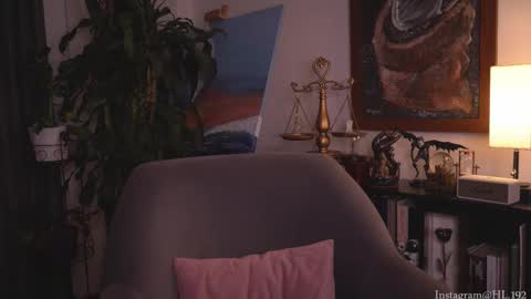 Snapshot of hollylinder_ chatting on 09.24.25 Holly Linder online show from 09.24.25