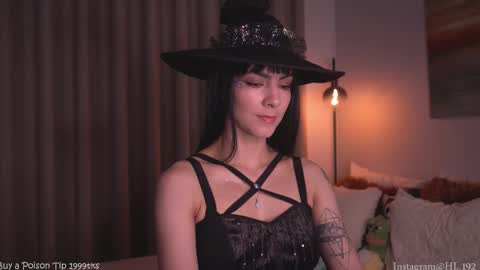 Snapshot of hollylinder_ chatting on 11.01.25 Holly Linder online show from 11.01.25