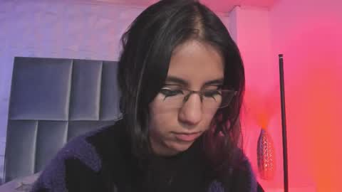 hollypeach_ online show from 02.22.26