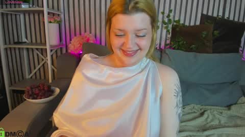 Holly online show from 04.11.26