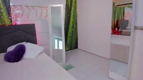 HollyTaillor online show from 09.09.25