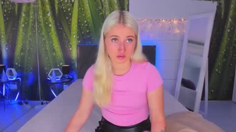 HollyTaillor online show from 09.20.25