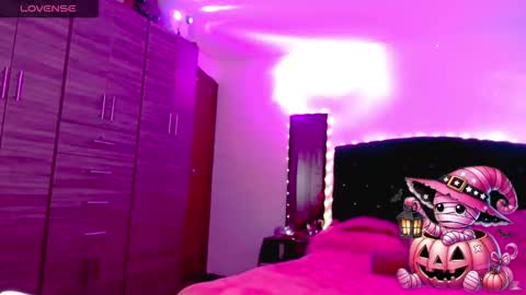 Juli online show from 10.23.25