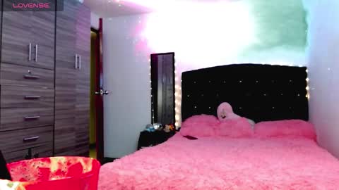 Juli online show from 11.26.25