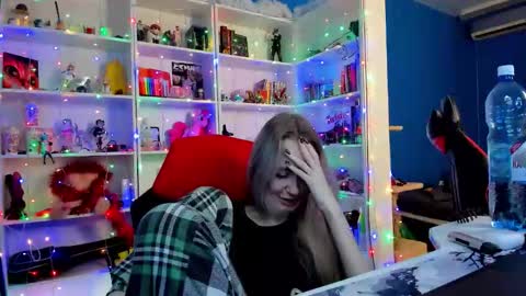 Snapshot of holy_rumi chatting on 12.14.25 Rumi online show from 12.14.25