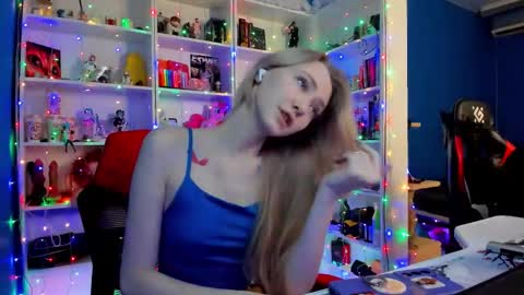 Snapshot of holy_rumi chatting on 12.16.25 Rumi online show from 12.16.25