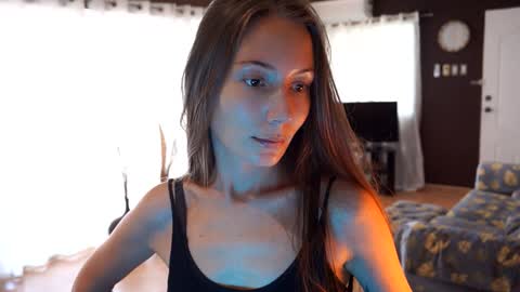 Snapshot of holyvivian chatting on 01.18.25 V online show from 01.18.25