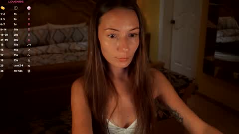 Snapshot of holyvivian chatting on 01.19.25 V online show from 01.19.25