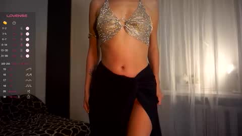 Snapshot of holyvivian chatting on 09.13.25 V online show from 09.13.25