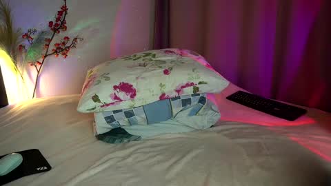 Snapshot of holyyy_fuck chatting on 03.07.25 Vicky my another account here - desperate clit online show from 03.07.25