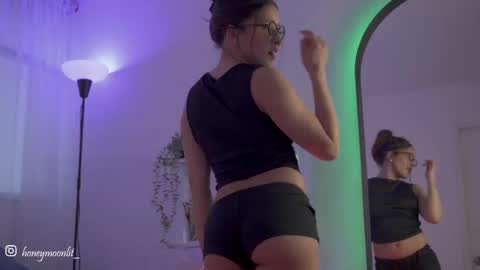 honeeeey_ online show from 09.15.25