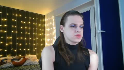 Honelints boyblonde hair AsterMIntfemboybrown hair online show from 01.12.25