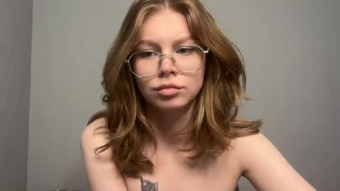 Snapshot of honey__pie chatting on 06.05.26 Lilith and Ellie online show from 06.05.26