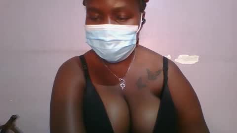 Snapshot of honey_beb chatting on 09.16.25 honey_beb online show from 09.16.25