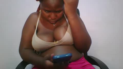 Snapshot of honey_beb chatting on 09.25.25 honey_beb online show from 09.25.25