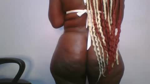 Snapshot of honey_beb chatting on 10.04.25 honey_beb online show from 10.04.25