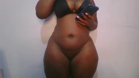 Snapshot of honey_beb chatting on 10.12.25 honey_beb online show from 10.12.25