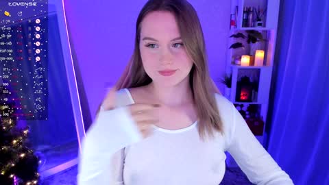 Snapshot of honey_blondee chatting on 01.12.25 Tammy online show from 01.12.25