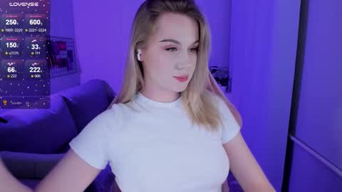 Snapshot of honey_blondee chatting on 02.03.26 Tammy online show from 02.03.26