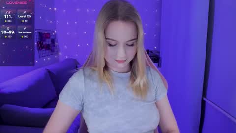 Snapshot of honey_blondee chatting on 02.22.26 Tammy online show from 02.22.26