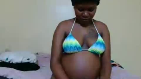 Snapshot of honey_bumb chatting on 06.14.26 SILVIA online show from 06.14.26