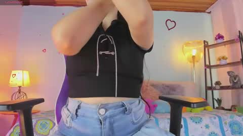 Snapshot of honey_fox01 chatting on 12.09.24 HONEY online show from 12.09.24