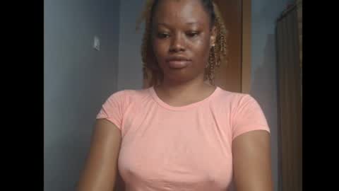 Snapshot of honey_juicydoll chatting on 06.12.26 Sonia online show from 06.12.26