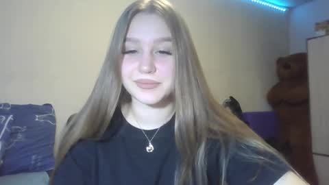 honey_lolaaa online show from 10.18.25