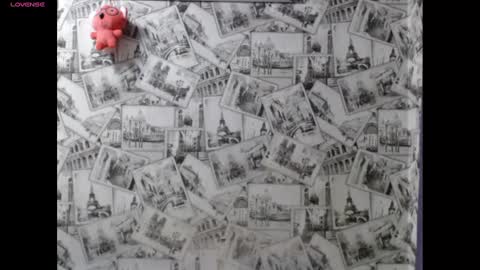 Snapshot of honey_mood chatting on 12.17.24 Lina online show from 12.17.24