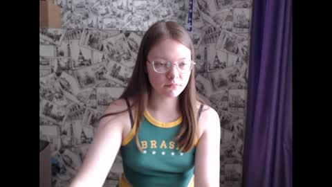 Snapshot of honey_mood chatting on 02.13.25 Lina online show from 02.13.25