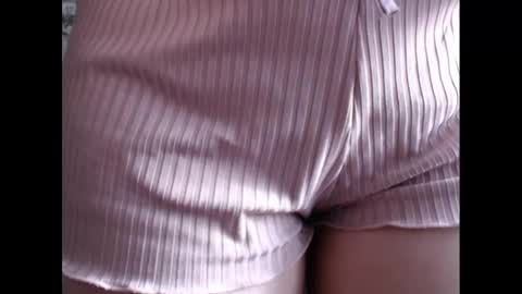 Snapshot of honey_mood chatting on 02.19.25 Lina online show from 02.19.25