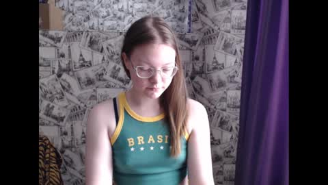 Snapshot of honey_mood chatting on 03.02.25 Lina online show from 03.02.25