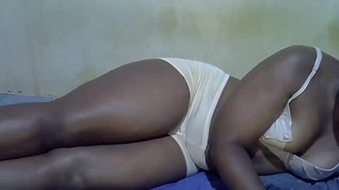 Snapshot of honey_sunshiny chatting on 05.29.26 honey_sunshiny online show from 05.29.26