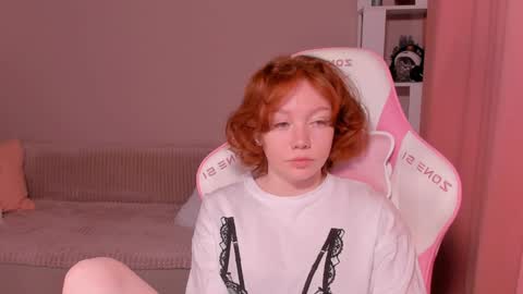 Snapshot of honeyautumn chatting on 01.06.25 honeyautumn online show from 01.06.25