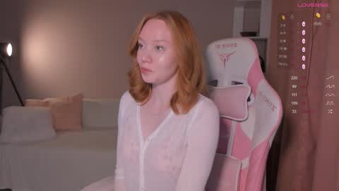 Snapshot of honeyautumn chatting on 10.07.25 honeyautumn online show from 10.07.25