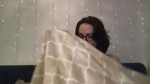 HoneyBeeXx69 online show from 02.22.25