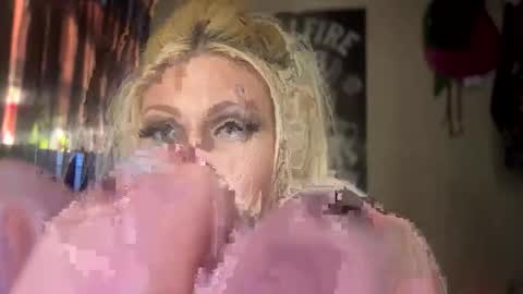 Snapshot of honeybuhnny chatting on 02.15.26 honeybuhnny online show from 02.15.26