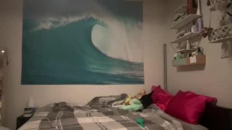 Snapshot of honeybun_z chatting on 12.04.25 honeybun_z online show from 12.04.25