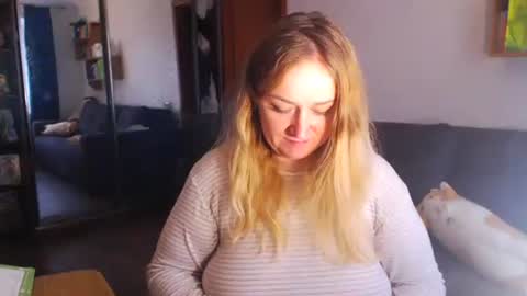 Snapshot of honeydewmolly chatting on 11.27.25 HoneydewMolly online show from 11.27.25