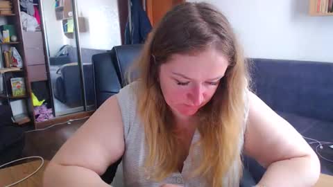 Snapshot of honeydewmolly chatting on 04.01.26 HoneydewMolly online show from 04.01.26
