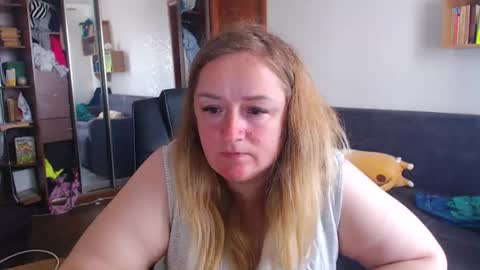Snapshot of honeydewmolly chatting on 04.02.26 HoneydewMolly online show from 04.02.26