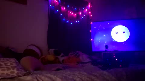 Snapshot of honeygrippa chatting on 12.15.24 HoneyGrippa online show from 12.15.24