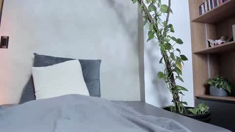 Sofia independent model online show from 12.24.24