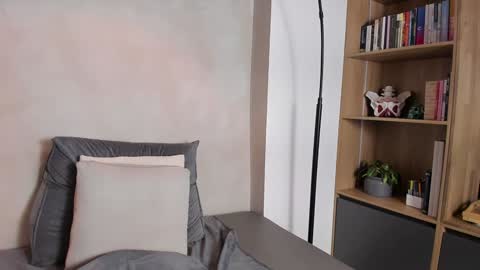 Sofia independent model online show from 01.04.25