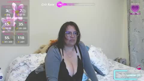 Snapshot of honeyhotpaty chatting on 10.12.25 sofia online show from 10.12.25