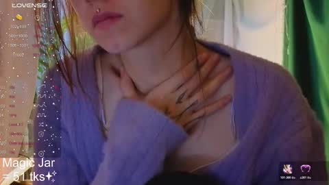 Snapshot of honeylem0n chatting on 10.19.25 Molly online show from 10.19.25