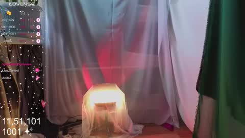 Snapshot of honeylem0n chatting on 10.20.25 Molly online show from 10.20.25